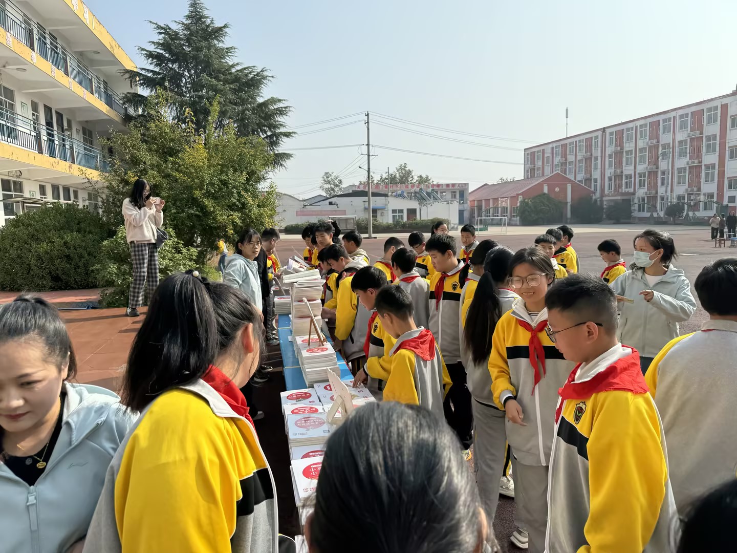 荣恒成长阅读经典丛书助力书香校园
